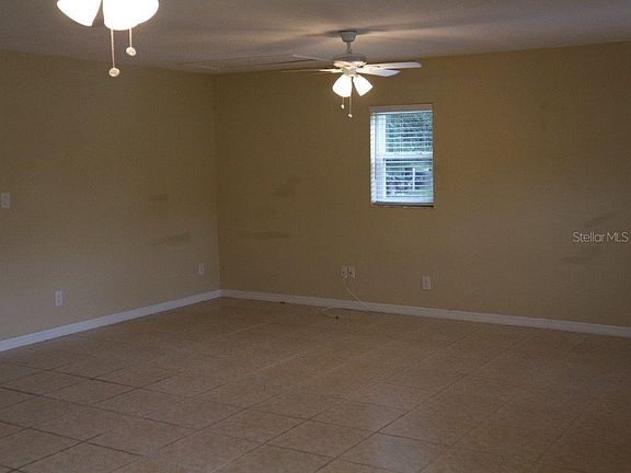2nd image of 3913 Holly Ct