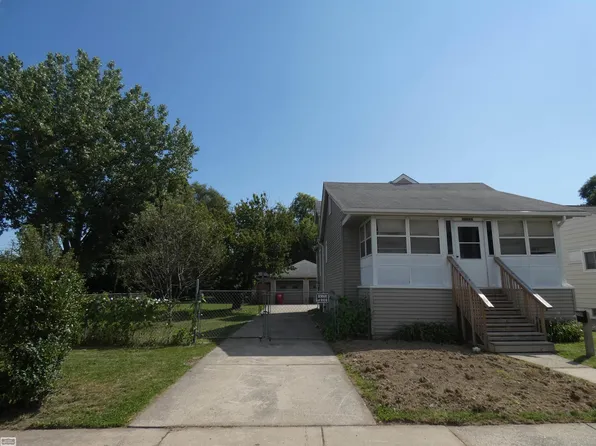 26088 Oakland St, Roseville, MI 48066