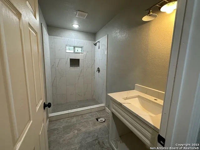 3 bed, 2.0 bath, 1100 sqft, $1,395 — Photo 3