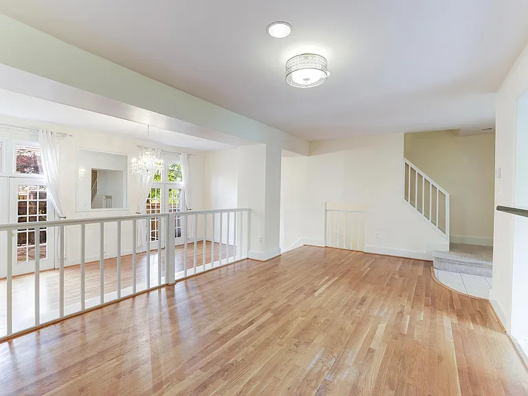 8509 Jeffersonian Ct — Photo 11