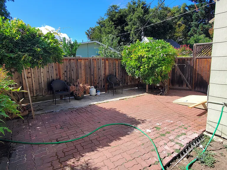 466 View St — Photo 13
