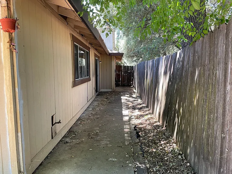 4830 Suncrest Way — Photo 15