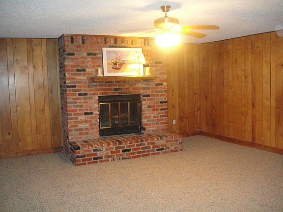 Spacious Family Room
