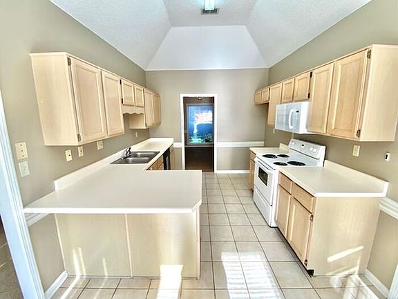 5th image of 543 Shelley Renee Ln