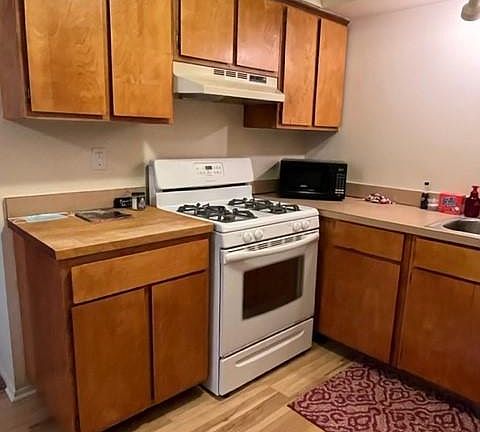 3rd image of 2-298 Clark St #2