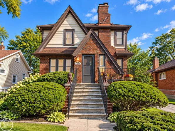 22905 Violet St, Saint Clair Shores, MI 48082