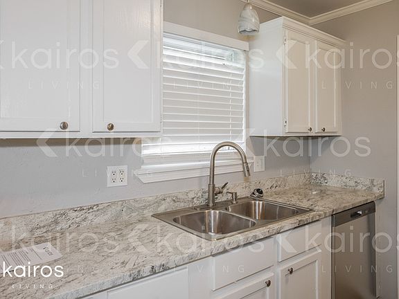 5th image of 204 NE 19th St