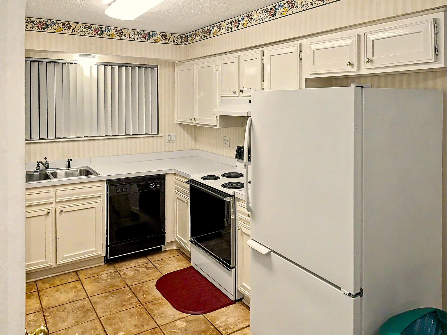 4 bed, 2.0 bath, 1895 sqft, $806 — Photo 2