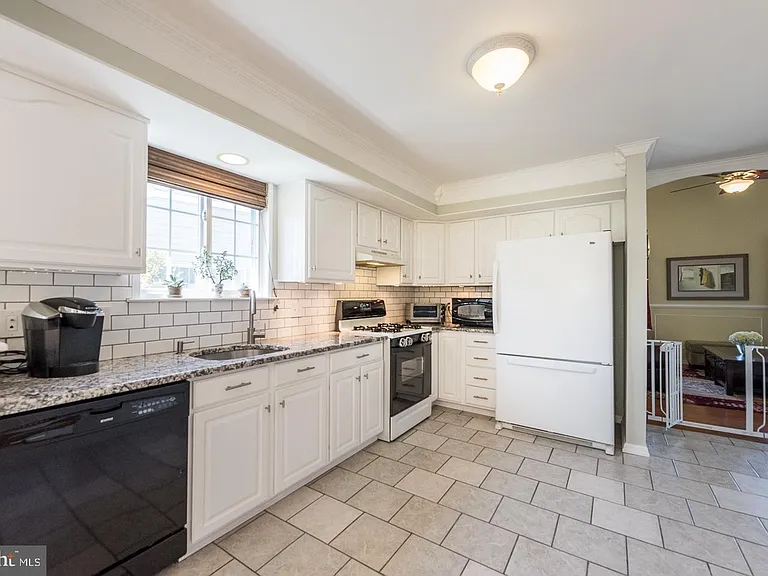 19 Patriot Ct — Photo 7