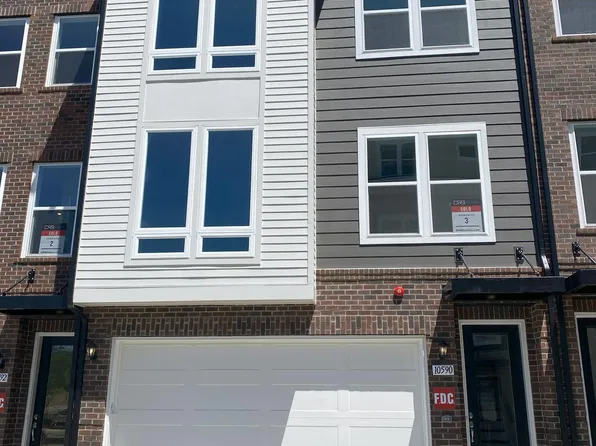 10590 Oak Pl, Fairfax, VA 22030