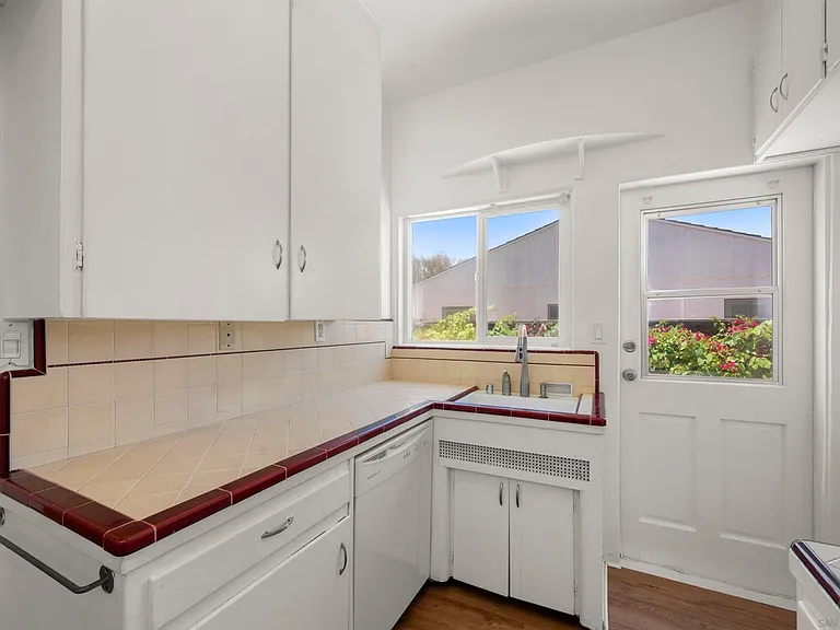 1428 Upas St — Photo 2
