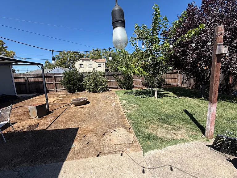 2481 Wilmington Ave — Photo 13
