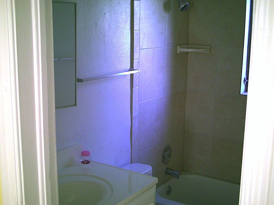 2nd image of 1033 1/2 21st St