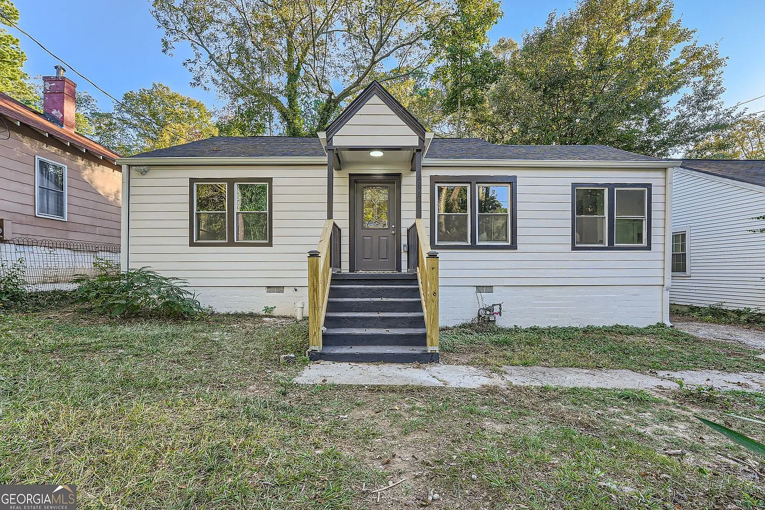 1866 Thompson Ave photo 1