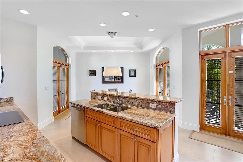 3 bed, 3.0 bath, 2320 sqft, $26,500 — Photo 2