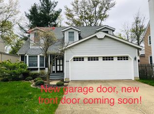 2626 Hampton Rd, Rocky River, OH 44116