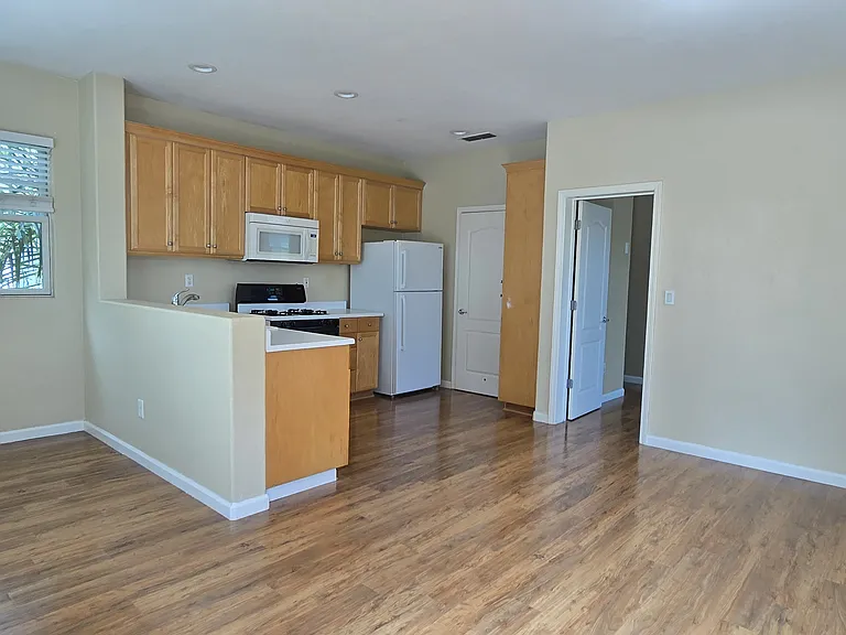 1099 Promenade St #A — Photo 5