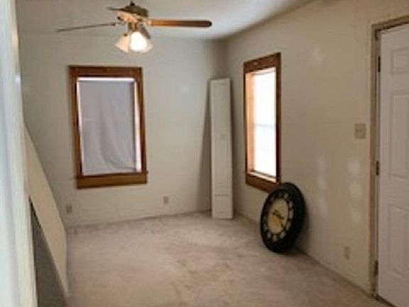 2nd image of 904 N Halagueno St