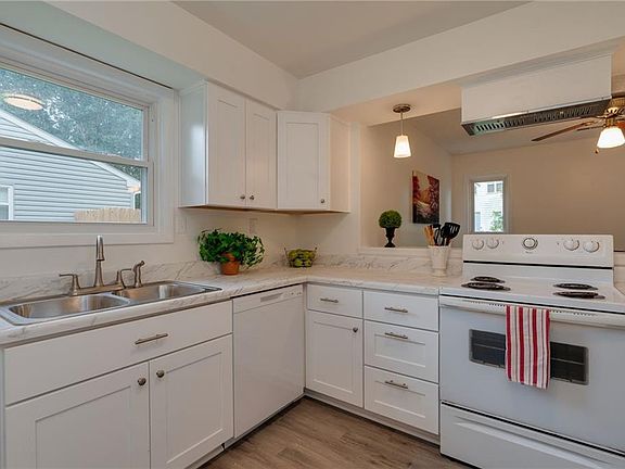 3rd image of 1354 Cypress Pl