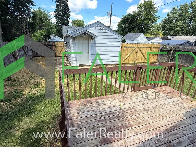 1047 W Dorothy Ln — Photo 14