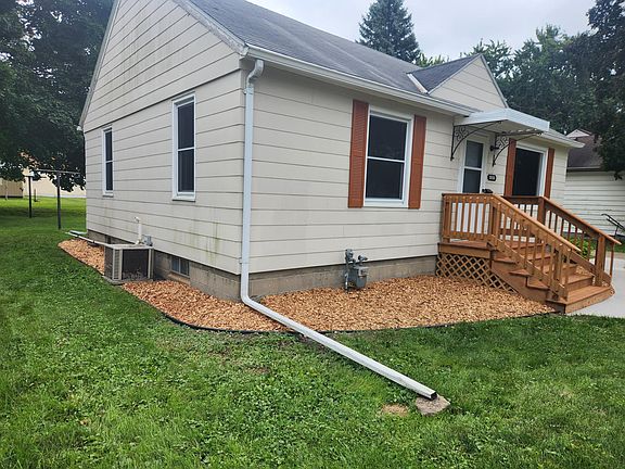 2nd image of 1806 2nd St NE