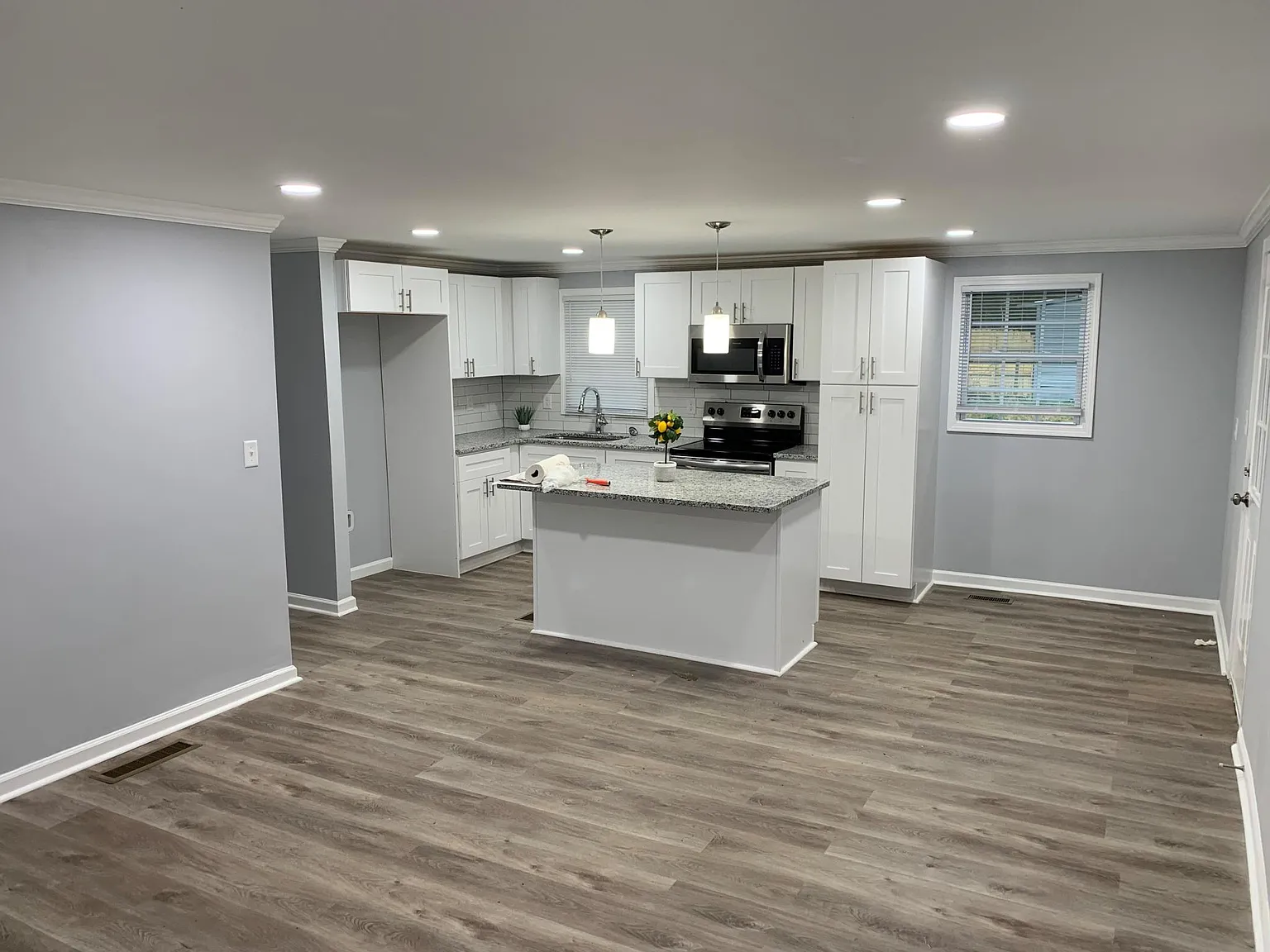 3 bed, 1.5 bath, 1020 sqft, $1,900 — Photo 2