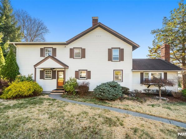 87 E Crescent Ave, Allendale, NJ 07401