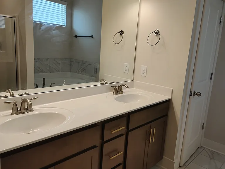 218 Caroline Way — Photo 10