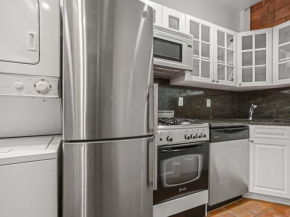 4th image of 101 Charles St APT 3FE