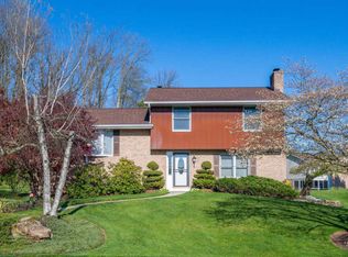 41 Hearthstone Dr, Reading, PA 19606