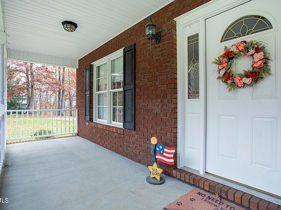 5th image of 505 Deerwood Dr