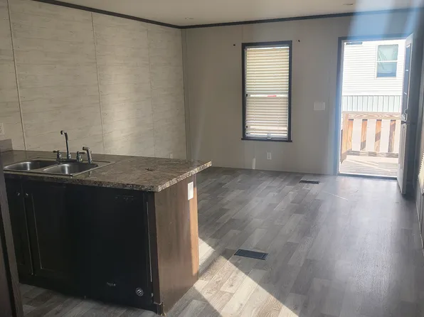 245 SE 29th St, Topeka, KS