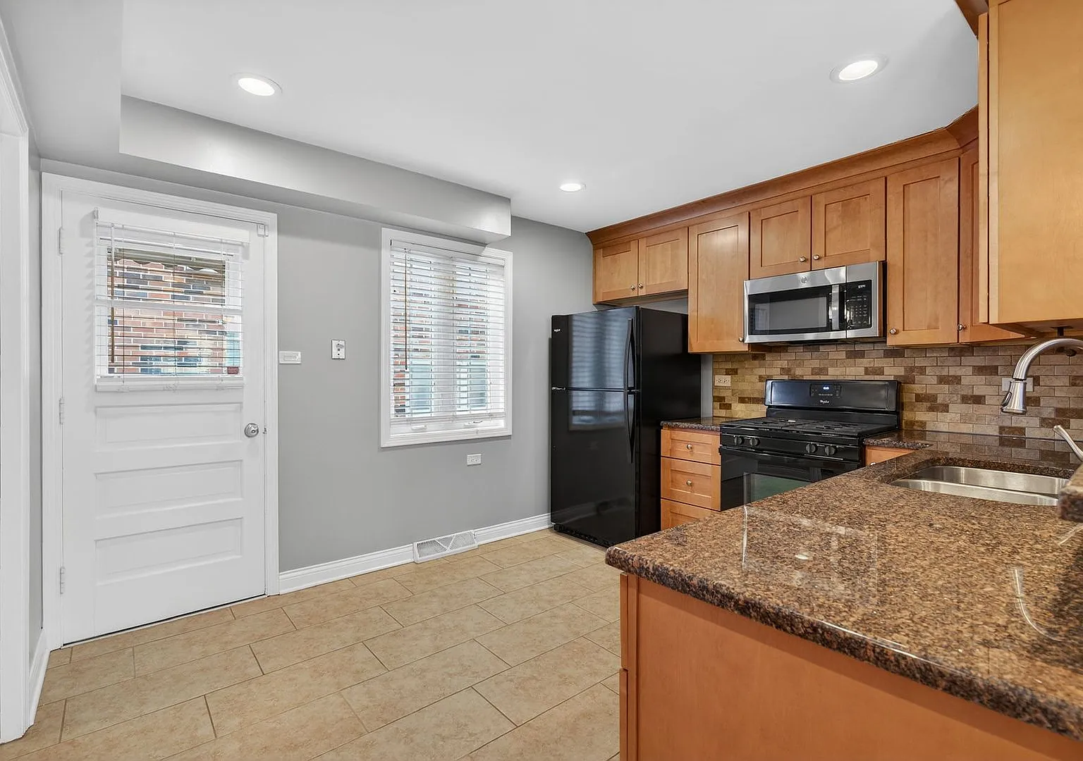 13-15 S Waiola Townhomes — Photo 3
