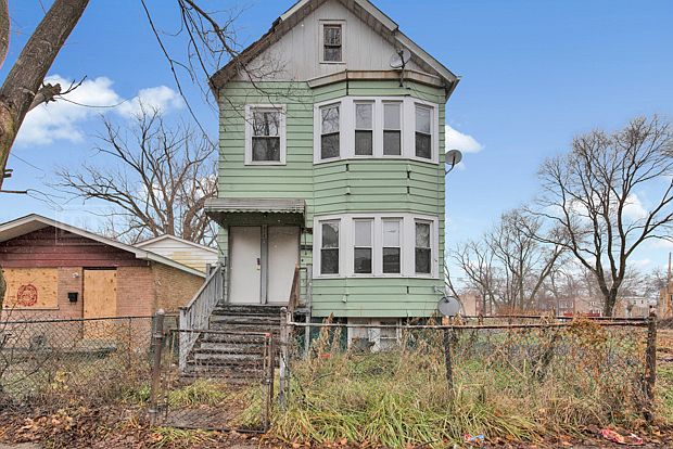 2nd image of 918 W 53rd St