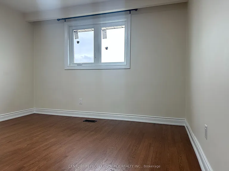 7490 Middleshire Dr — Photo 43
