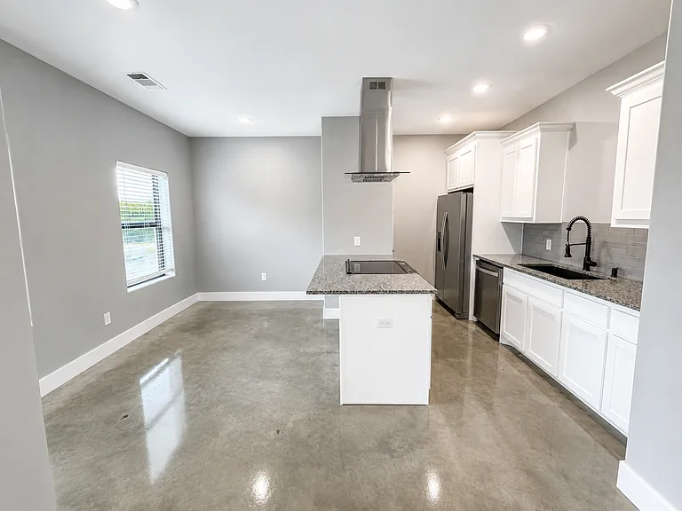 1213 Oak Dr — Photo 4
