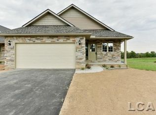 1020 Ridgeview Dr, Tecumseh, MI 49286