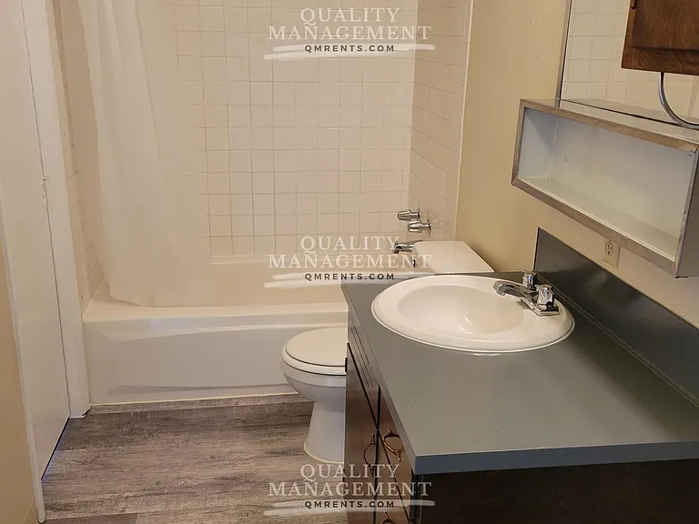 121 W Louisiana Ave — Photo 5