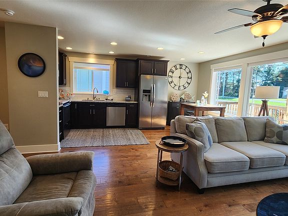 3rd image of 136 Pacific Boulevard NW
