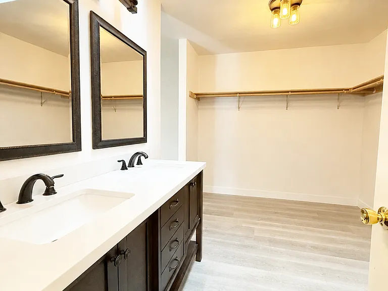1128 NW Thornwood Cir — Photo 32
