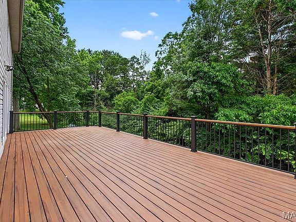 5th image of 15790 Carriage Hill Dr