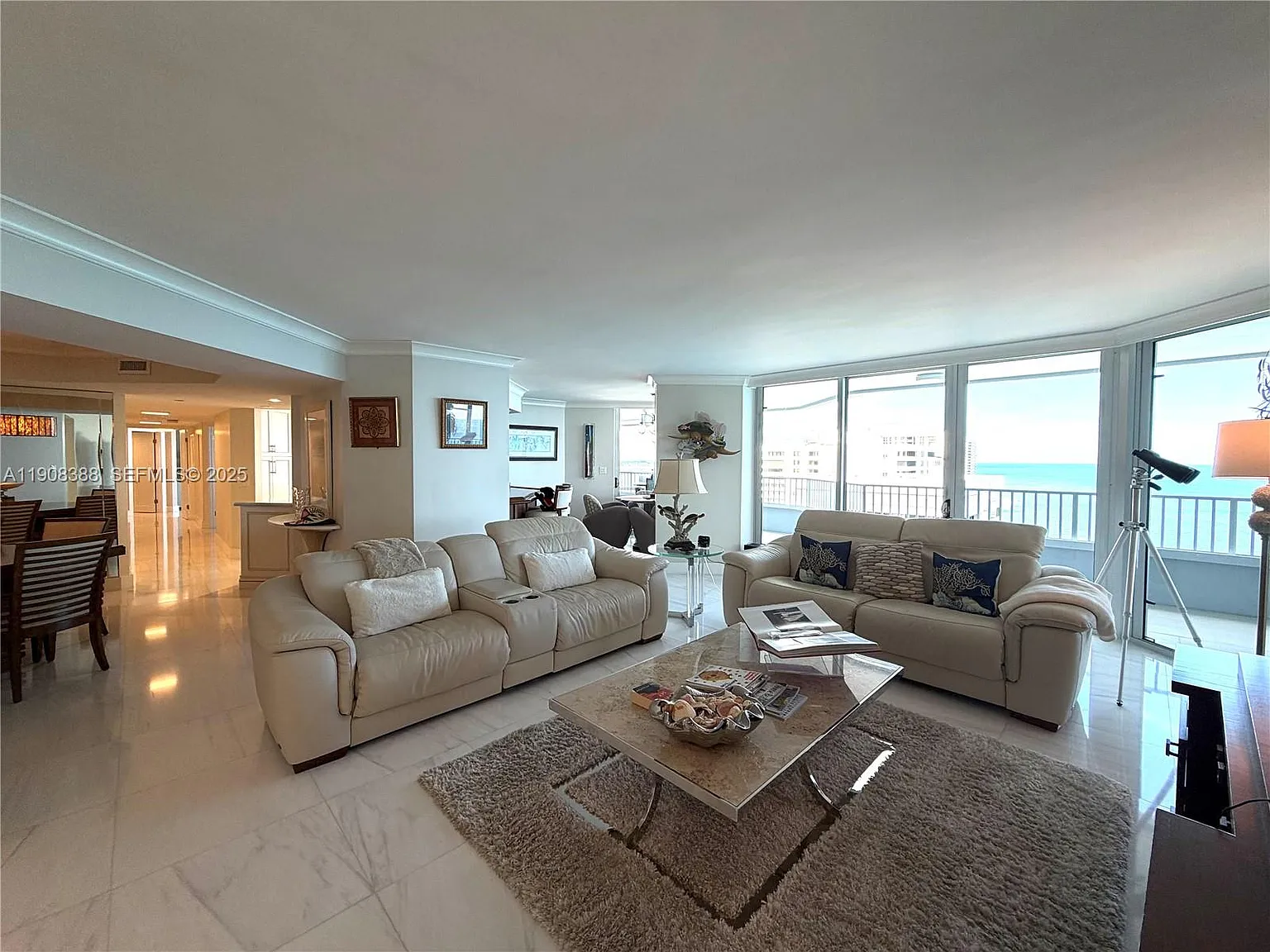 Corniche Condo — Photo 4