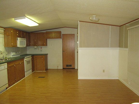 3rd image of 151 Blakefield Dr
