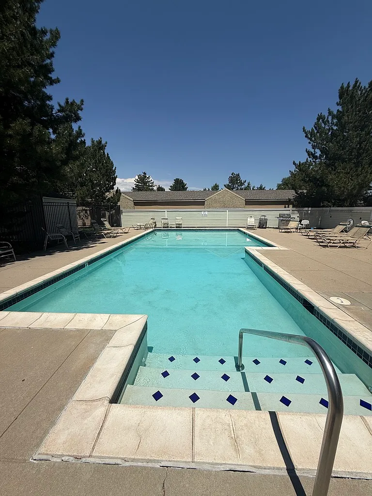 2 bed, 980 sqft, $2,100 — Photo 4