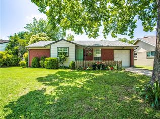 736 SW Sunnybrook Dr, Burleson, TX 76028
