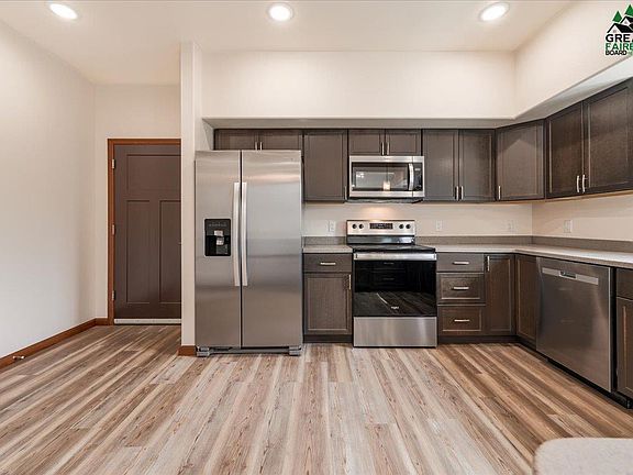 4th image of 1177 Groundsel Ave