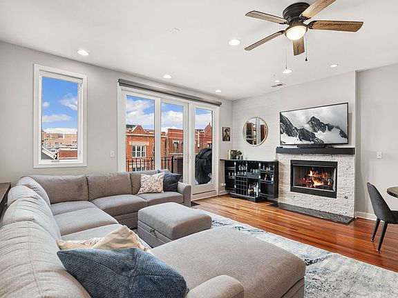 3rd image of 1251 N Bosworth Ave APT 3