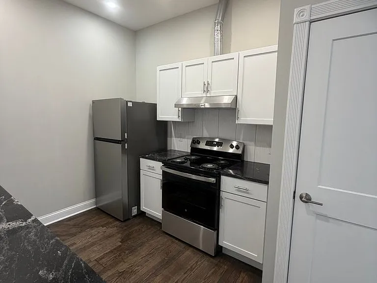 445 E Grand Blvd — Photo 11