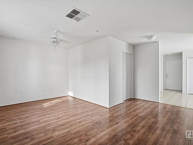 600 E Hosking Ave #10 — Photo 18