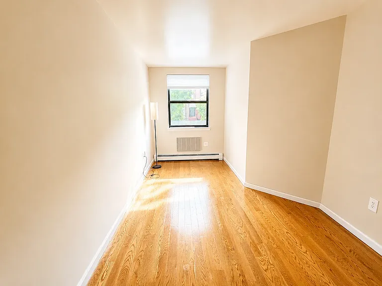 302 Hart St #2 — Photo 8